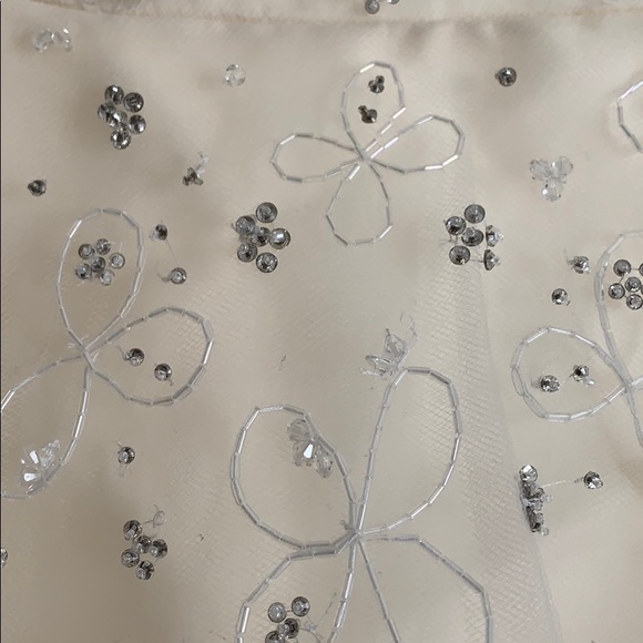 Oscar de la Renta A-Line Beaded Wedding Gown - Picture 6 of 8